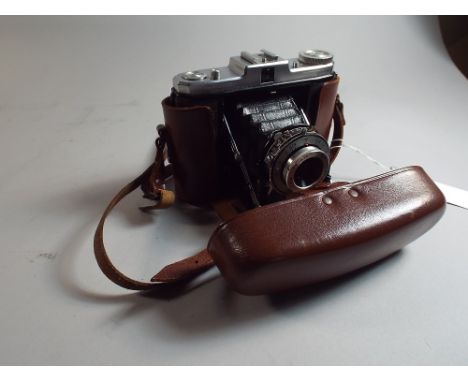 A Cased Vintage Zeiss Ikon Nettar Camera 
