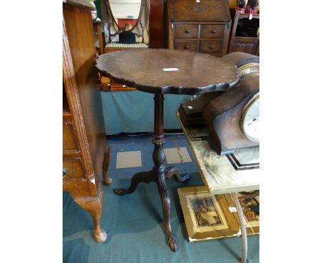 A 19th Century Mahogany Oval Piecrust Top Snap Top Tripod Table
