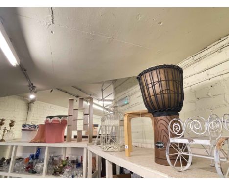 World rhythm drum, bird cage, double lamp, lamp shades, display rack, valet, pictures, etc.