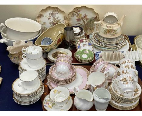 ASSORTED CHINA & CERAMICS, including Gladstone pink and gilt decorated tea service, Colclough floral tea service, Wedgwood gi