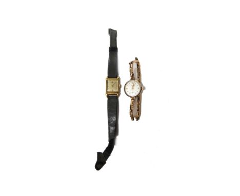 A lady's 9ct gold circular cased Renown bracelet wristwatch, the signed circular silvered dial with gilt Arabic and baton sha