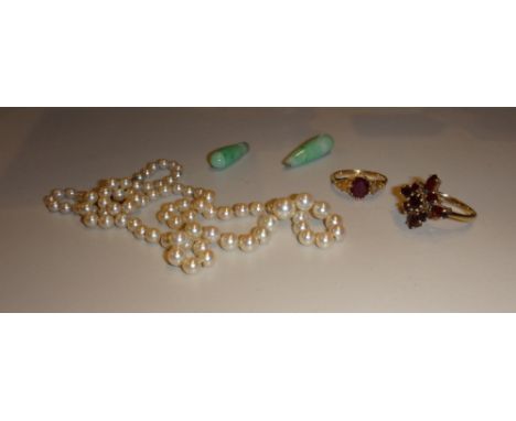 A single row necklace of graduated cultured pearls, on a cultured pearl clasp, a gold, half pearl and garnet set ring, (one h