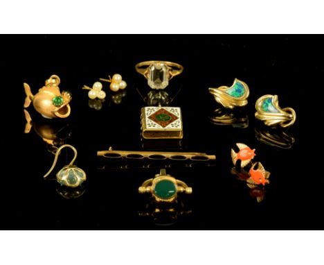 Mixed group of gold jewellery, including an enamel Hindu pendant with concealed compartment containing miniature Hindu text, 