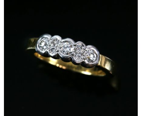 Modern diamond seven stone ring, estimated total diamond weight 0.30 carats, mounted in 18 ct, ring size L  CONDITION18 ct gr