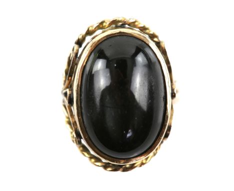 Black star diopside ring, oval cabochon cut diopside measuring 18.2 x 12.3mm, stamped 14 ct, ring size I 14 ct gross weight 9