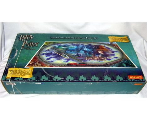 HORNBY R1095 Harry Potter and the Order of the Phoenix Ready to Run Train Set comprising Hogwarts Castle 4-6-0 Locomotive (Ac