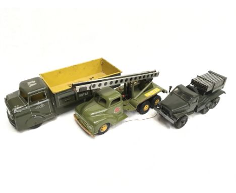 Gama (Germany) Rocket Launcher, tinplate, length 29cm (G, lacks rocket). Together with a Marx (England) Royal Artillery Truck