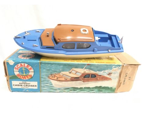 Scalex Boats 414S Derwent Cabin Cruiser: electric plastic model with white hull, blue deck and fawn cabin roof, includes flag