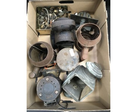 Selection of lamps for spares/ repair, includes C.A. Vandervell & Co. carriage lamp. Together with a good quantity of burners