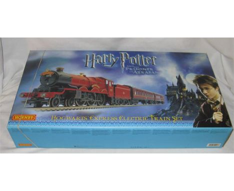 HORNBY R1053 Harry Potter and the Prisoner of Azkaran Ready to Run Train Set comprising Hogwarts Castle 4-6-0 Locomotive (Acc