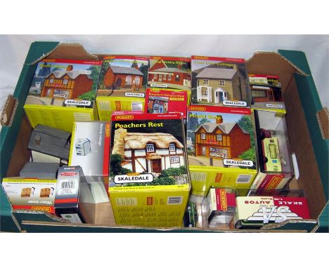 A tray containing HORNBY Skaledale and other Buildings and Skaledale and Corgi Vehicles - R8500 Poachers Rest, 8521 Small Wai