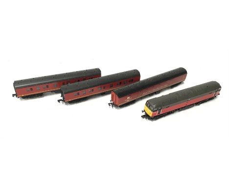 GRAHAM FARISH UK N Gauge - 8027 Class 47 CO CO 'Track 29 in BR Parcels Red and Dark Grey, 2 x 787 Red Mk1 Parcels Vans and a 