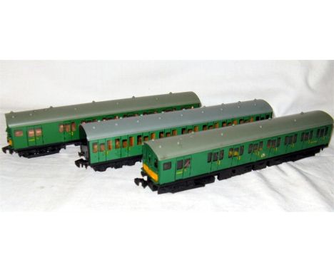 HORNBY DUBLO 2R 2250/4150/4081 BR(S) Green EMU Power and Dummy Car and Centre Coach. Both Power and Dummy Car are Excellent -