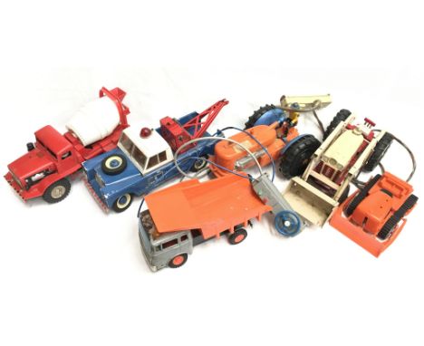 Tinplate Ford 4040 Industrial battery operated model, length 44cm. Together with plastic battery operated Marx Tricky Tommy T
