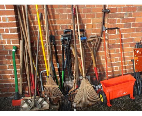 A quantity of garden tools