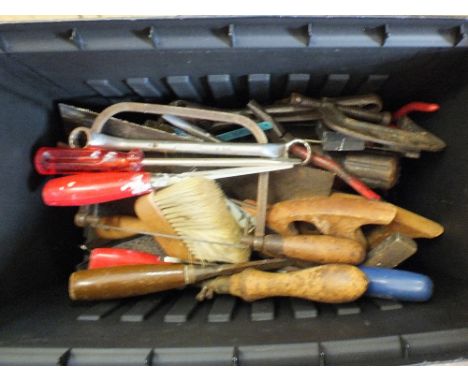 A Zag Mobile Works Centre containing various wood working tools etc