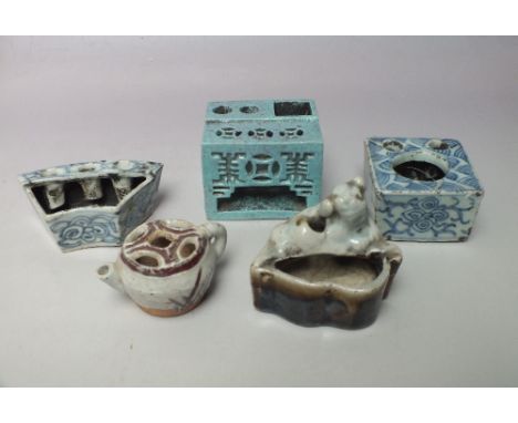 A SELECTION OF CHINESE WATER DROPPERS, comprising blue and white examples to include willow pattern and one in the form of a 