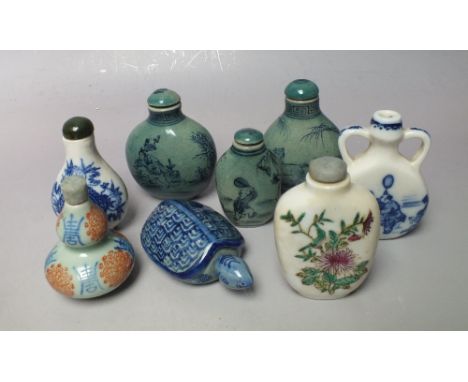 A COLLECTION OF ORIENTAL CERAMIC SNUFF BOTTLES, varying styles and decoration, to include two double gourd shaped examples, a