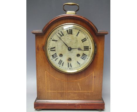 AN EARLY 20TH CENTURY MAHOGANY BRACKET CLOCK, with inlaid satinwood string detail, Westminster chime movement, H 39 cm