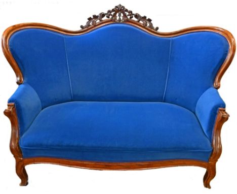 DREISITZER-SOFA Louis Philippe, dreifach geschwungene, hohe Rückenlehne mit durchbrochener Bekrönung, geschwungene Armlehnen,