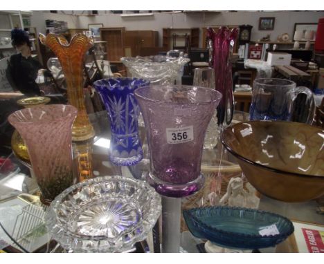 11 items of vintage glassware including carnival glass