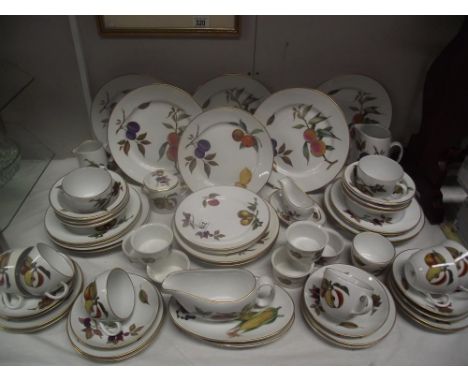 A Royal Worcester fruit pattern dinner set