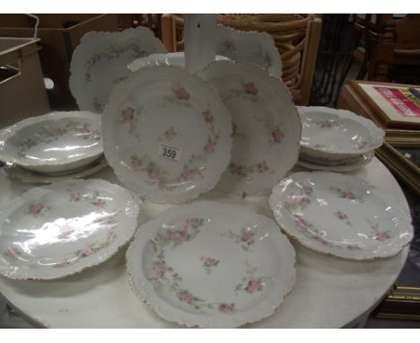 A quantity of vintage dishes and comports