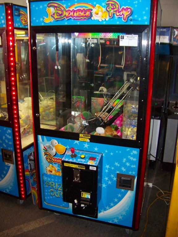 DOUBLE PLAY PLUSH CRANE CLAW MACHINE Item is in used condition ...