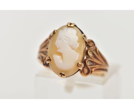 A 9CT GOLD CAMEO RING, the oval cameo depicting a lady in profile, to the tapered scroll design shoulders, 9ct hallmark for B