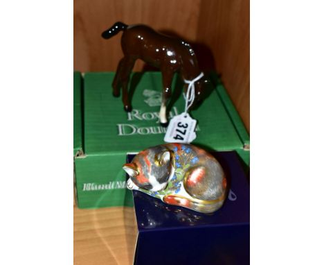 A BOXED ROYAL CROWN DERBY 'CATNIP KITTEN' COLLECTORS GUILD EXCLUSIVE PAPERWEIGHT (GOLD BUTTON), AND A BOXED ROYAL DOULTON BRO