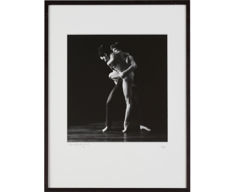 REBECCA HOPPÉ (1976 Montreal), Schwarzweiß-Fotografie (Baryt-Print), ¨Georgina und Peter¨ (2007), unten rechts in Bleistift a
