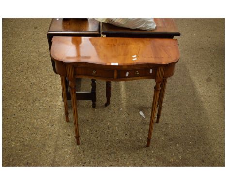 REPRODUCTION YEW WOOD SIDE TABLE ON FLUTED LEGS