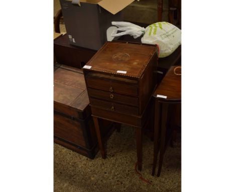 EDWARDIAN MAHOGANY SIDE TABLE FITTED WITH FOUR DRAWERS WITH DROPLET HANDLES ON TAPERING SQUARE SPADE FEET