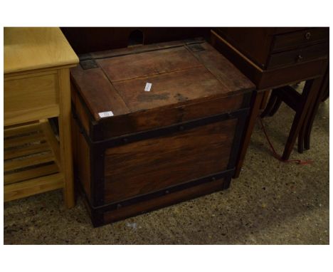 PINE AND CAST METAL TRUNK CONTAINING ASSORTED COPPER KETTLE, BRASS TRIVET ETC