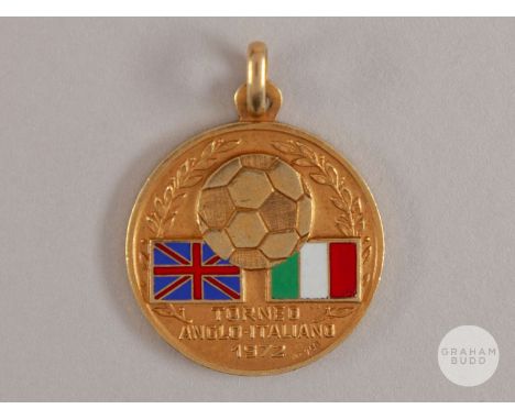 Willie Stevenson continental gold and enamel Anglo-Italian medal 1972, the obverse inscribed TORNEO ANGLO-ITALIANO 1972, the 