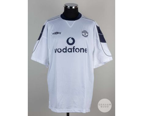 Roy Keane white No. 16 Manchester United short sleeved away shirt 2000/01. Player issue, Umbro size XL crew neck collar, embr