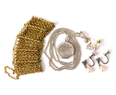 Assorted costume jewellery, comprising a pair of 1950s cultured pearl and CZ drop earrings, with screw in white metal backs, 