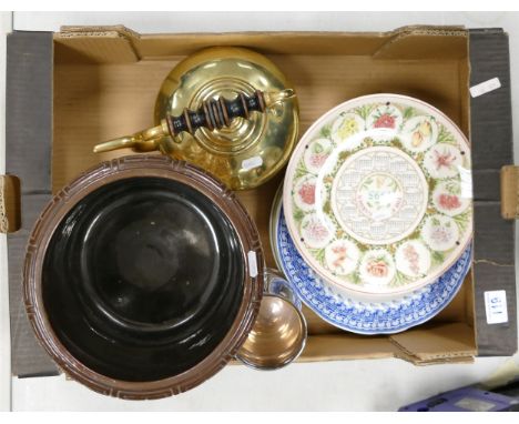 A mixed collection of items to include Bretbury planter, Wedgwood Calendar plates, Brass Kettle etc 