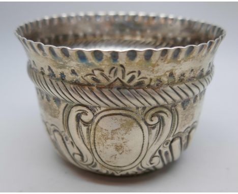 A Victorian silver bowl, London 1886 hallmarks, 67g