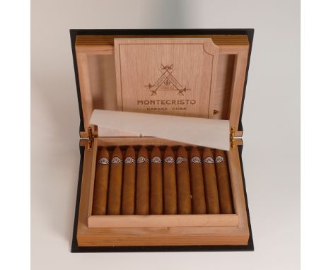Book of Cigars - 20 Montecristo Gran Piramides Collection Book 2017 (57 ring gauge x length 160mm) limited edition Habanos Co