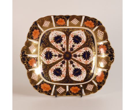 Royal Crown Derby, Imari pattern 9021 bread plate. Diameter:  27cm