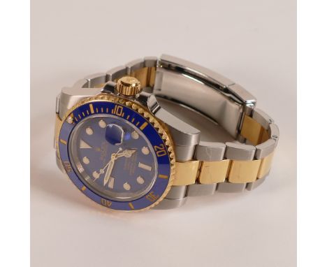 Rolex Submariner ‘Blue’ steel/gold, Ref. 16613, from 2002 with original box: Ca. Ø40mm, stainless steel/18K gold, reference 1
