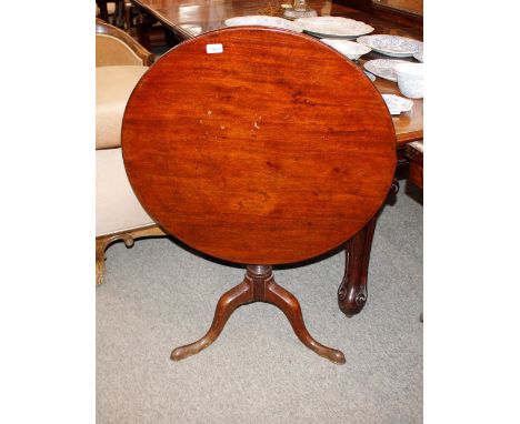 A Georgian circular mahogany tripod occasional table, raised on a turned baluster column and tripod base, 77cm dia.