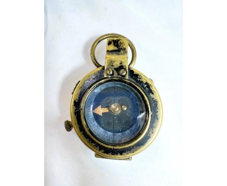An Army WWI period Verner's pattern hand held compass, numbering to back and dated 1918, broad arrow mark and mother of pearl