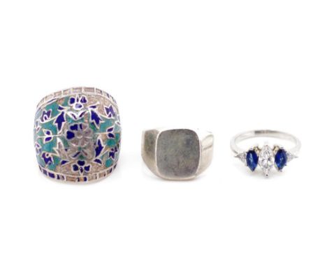 Three decorative rings includes a plain silver signet, a simulant three stone ring and a enamel example. Approx ring size L- 