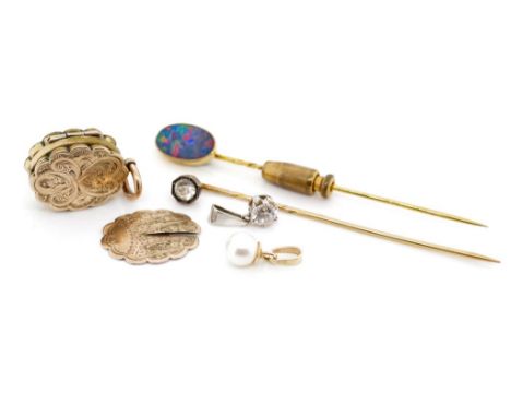 Gold and antique jewellery group to includes a antique gold lockets tests as 15ct A/F, two gold pendants set with a pearl and