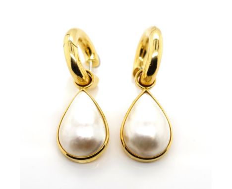 18ct yellow gold and Mabe pearl earrings marked 750 to the sleepers with hanging drop Mabe pearl drops. Approx total weight 1