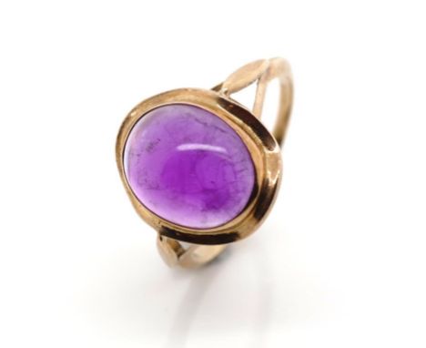 Amethyst set 9ct rose gold ring marked 9ct. Approx weigh 2.65 grams, ring size L