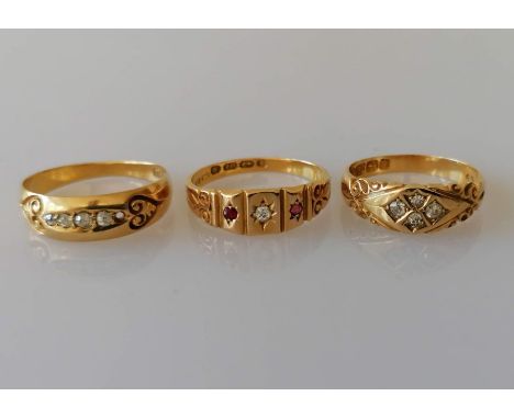 Three Victorian yellow gold diamond-set rings, one smallest stone missing from graduated diamond ring, sizes P, P, N, all hal