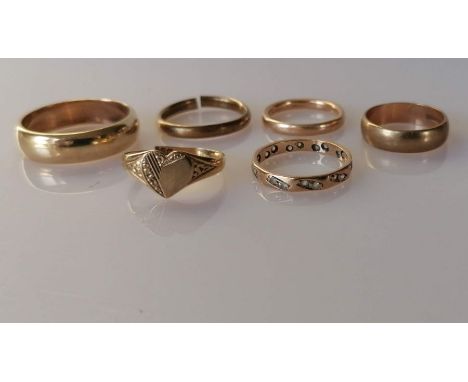 Four 9ct yellow gold wedding bands, one cut, sizes X, P, l1/2, K, a heart-shape ring, cut, all hallmarked and a gem-set etern